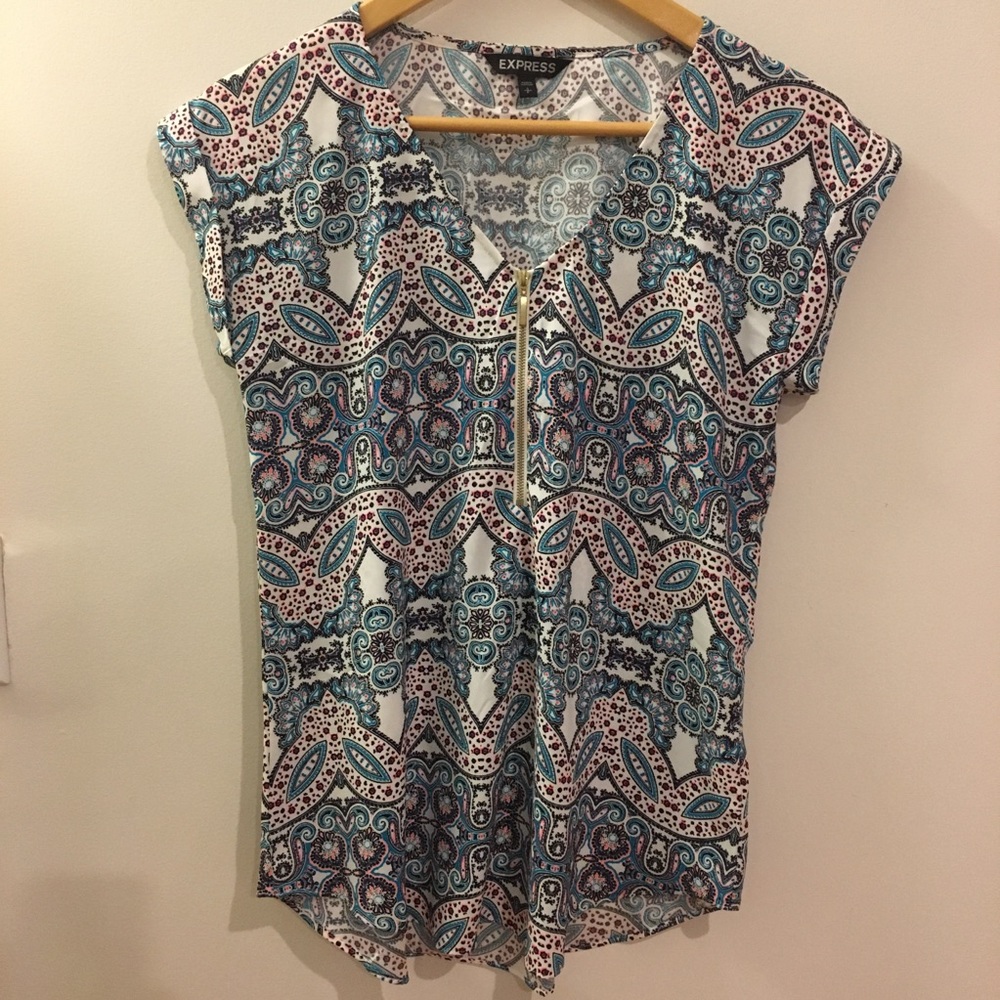 NWOT Express Paisley Short Sleeve Top